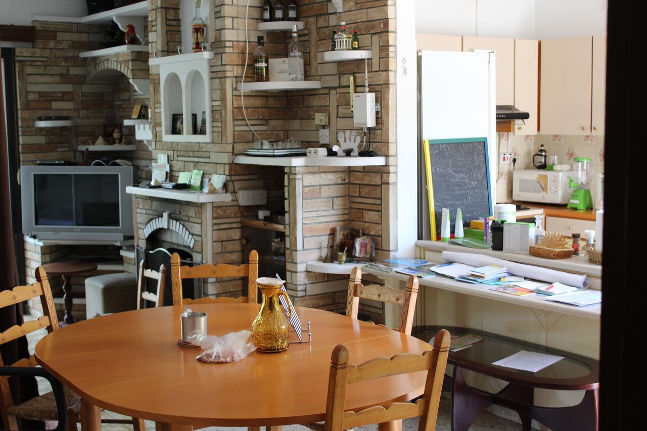Costas Hostel Action Tseri Экстерьер фото